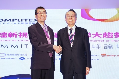 스탠 시(Stan Shih) 에이서 회장(우)과 차이 밍카이(Tsai Ming-kai) 미디어텍 회장(좌), 컴퓨텍스 타이페이 2014 서밋 포럼에서 양사의 파트너십 선언