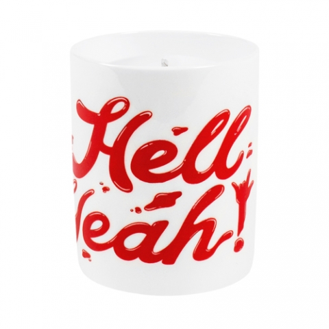 프래그런트 그래픽스가 스트릿 패션을 입은 향초를 선보이고 있다.