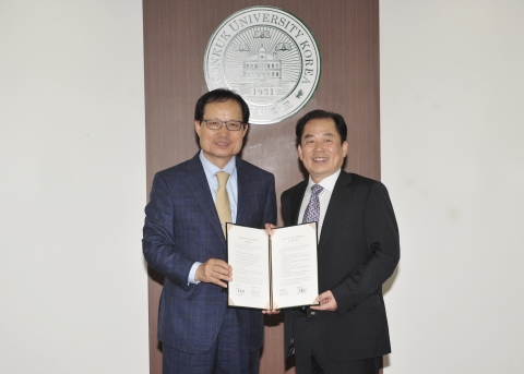 건국대는 11일 중국 산동이공대학과 학생교류 및 대학원생 한국파견 협약 등에 관한 상호교류협약을 체결했다고 밝혔다.