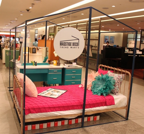 디자인 가구 브랜드 매스티지데코가 신세계백화점 영등포점에서 팝업스토어를 전개한다.