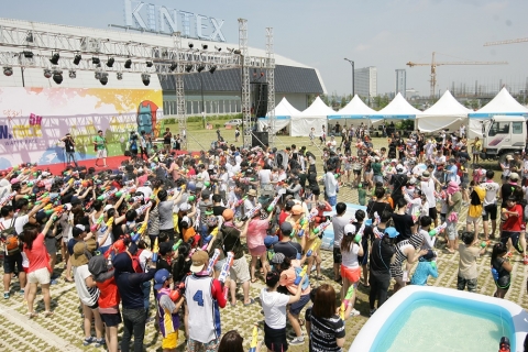 국제아웃도어캠핑페스티벌이 7만명의 방문객을 기록하며 성황리에 막을 내렸다.