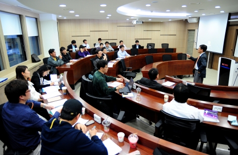 건국대학교 경영전문대학원은 일반경영에 특화한 TOP MBA와 이공계 인력을 중심으로 기술경영에 특화한 MOT MBA 등 두 분야에서 경영전문 인력을 양성하고 있으며 18일부터 오는 7월 1일까지 TOP MBA 2014학년도 후기 신입생을 모집한다.