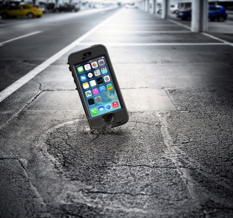 미국의 라이프프루프가 아이폰 5S 전용 충격방지•방수케이스 2종을 국내 공식 출시한다.