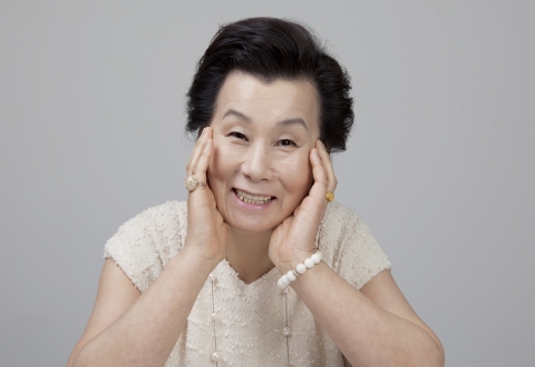 7월부터 75세 이상 노인을 대상으로 임플란트 보험이 실행된다. 이로써 시술에 대한 환자 부담률이 낮아지며 임플란트가 더욱 활성화 될 것으로 전망된다.