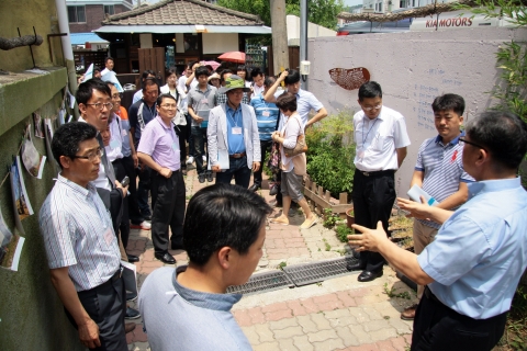 26일 공주시 관내에서 충남발전연구원이 주민 주도의 도심골목 만들기 현장교육을 실시했다.