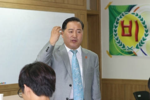 이창호 대한명인이 영산대학교 미용최고경영자과정에 초청돼 영산대 부산캠퍼스에서 특강을 실시한다.