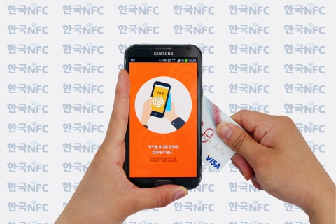 한국NFC가 NFCpay를 선보이고 있다.