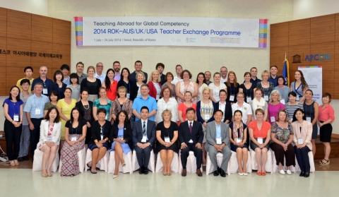 러시아, 미국, 싱가포르, 영국, 호주 교사들이 한국의 교육현장과 만난다.