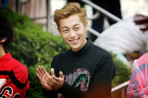 윤두준의 팬들이 7월 4일 윤두준의 스물여섯 번째 생일을 맞아 캄보디아에 우물을 기증했다.