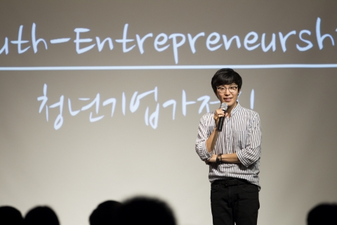 마이크임팩트 한동헌 대표, 청년의 때에 더욱 좌충우돌 앞으로 나가보면 자신의 가치, 꿈이 명확해진다며 그가 시도했던 500명 중 340명이 무응답이고, 11명이 캐스팅된 사연을 이야기했다.