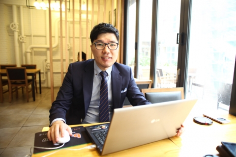 디엘 마케팅&컴퍼니의 강진석 대표