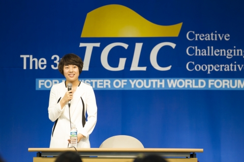 전신암 극복한 최수현의 강연가 진행되고 있는 사진이다.