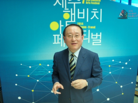한국소리문화의전당 이인권 대표(사진)가 문화관광부장관상을 수상했다.