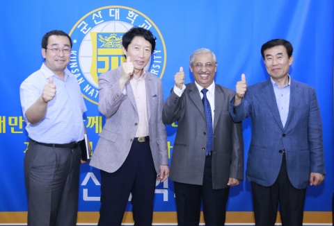 인도 푸네공과대학 아닐 사하스라부데 학장이 국제교류 협의를 위해 군산대를 방문했다.