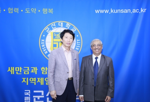 인도 푸네공과대학 아닐 사하스라부데 학장이 국제교류 협의를 위해 군산대를 방문했다.