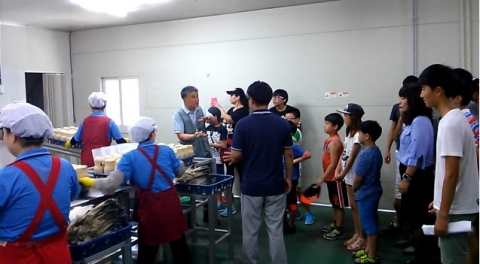 부산로봇산업협회는 21일 로봇으로 인삼을 키우는 부산기업 애그로닉스의 울산식물공장과 한국 최대 로봇기업인 현대중공업을 현장 체험하는 버스투어를 실시 하였다.