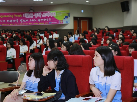 2014 제4회 걸스엔지니어링위크(데이)가 22일(화) WISET 전북지역사업 주관대학인 군산대학교 황룡문화관에서 개최 되었다.