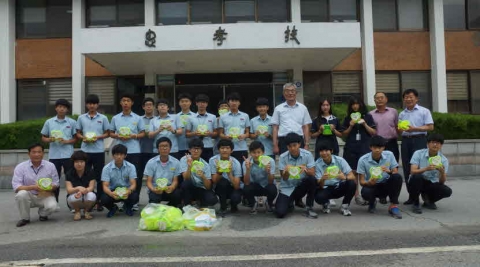 전북기계공업고등학교 전교생 900여 명이 함께 굿프랜드지역아동센터에서 주최하는 희망나눔 캠페인을 진행하였다.