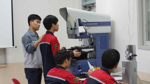 전북기계공업고등학교 전교생 900여 명이 함께 굿프랜드지역아동센터에서 주최하는 희망나눔 캠페인을 진행하였다.