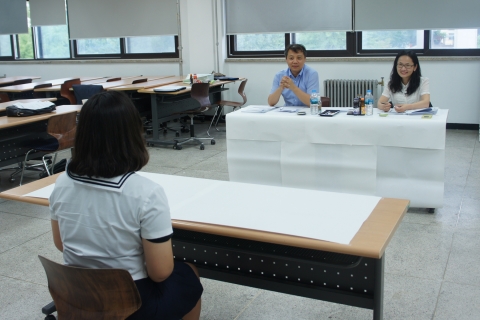 건국대학교 글로컬캠퍼스는 23일 전국 일반계 고등학교 재학생 가운데 사전 신청한 100여명을 초청, 2015학년도 수시모집 학생부종합전형 대비를 위한  LinK-U 모의전형을 실시했다.