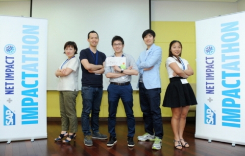 우승팀 체리. (좌측부터 이현주 멘토, 임성준 멘토, 조항준 학생, 한현택 학생, 한채빈 학생)