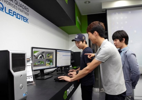 동명대 학생들이 구축 GPU클라우드플랫폼을 직접 경험해보고 있다.