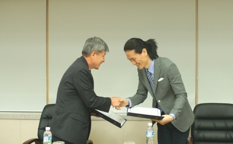 코리아요가얼라이언스는 원광디지털대학교와 요가 대중화 협력을 위한 MOU를 체결했다.