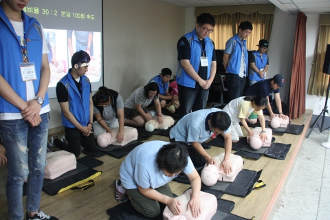 부산사회복무교육센터가 동산원에서 어린이들과 직원들을 대상으로 한 심층응급처치교육을 실시하였다.