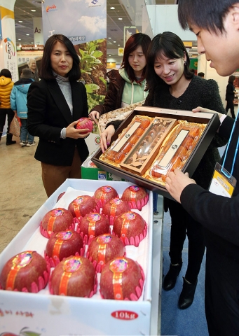 명절선물상품전에서는 소비자와 생산, 제조자가 직접 거래가 가능하다.