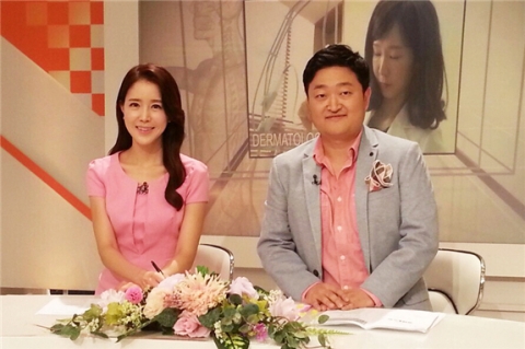 OBS 경인TV ‘체인지 라이프 - 닥터&스타’ 진행을 맡은 최지해 아나운서(좌)와 김준호 성형외과 전문의(우)
