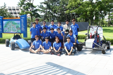 군산대학교 KUMC가 대학생자작자동차대회 바하 부문에서 동상을 수상했다.