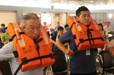부관훼리 내 선내 안전 교육 진행 모습이다.