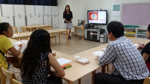 고양시외국인통합센터 윤선영 국장은 8월 24일 이화여대종합사회복지관에서 다문화부부 자녀양육방법 교육을 실시하였다.
