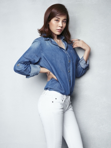 이앤비는 힙업 청바지 까레라가 2014 F/W 신상을 론칭했다.