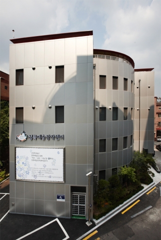 서울시와 서울문화재단이 운영하는 성북예술창작센터는 9월 15일부터 어린이와 성인을 대상으로 한 2014 힐링아트랩 하반기 예술치료 프로그램을 운영한다.
