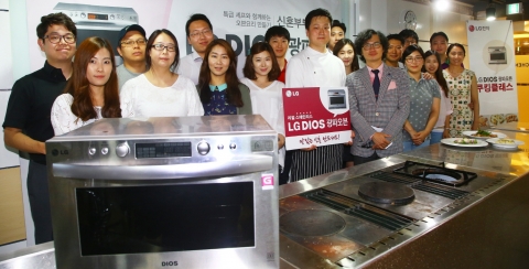 LG전자가 2014년 가을을 맞이해 진행한 챔피언 셰프와 함께하는 DIOS 광파오븐 쿠킹클래스를 성공리에 마쳤다.