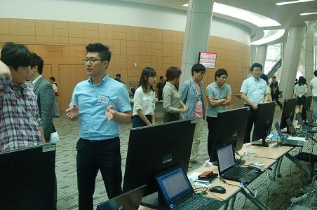 작년 9월 MDS테크놀로지가 처음 개최한 자동차 개발자 SW 개발자 세미나 in 대구 에 대경지역 자동차 SW 개발자 200여명이 참석하였다