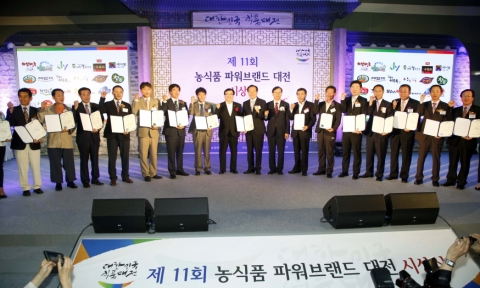 농식품파워브랜드_시상식의_22개브랜드수상자_기념사진