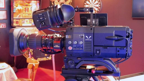 파나소닉의 배리캠(Varicam) HS 가 AVC-ULTRA 비디오 코덱 제품군과 240fps의 고속 1080p  이미지 캡처, 그리고 혁신적인 모듈러 디자인을 통합하였다.