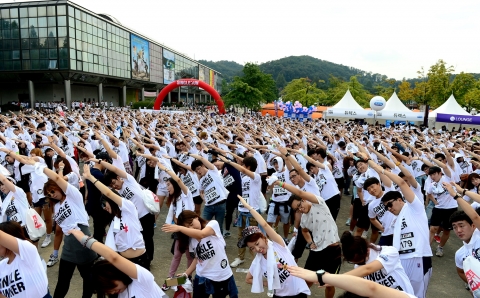 21일 과천 서울대공원에서 열린 러닝 페스티벌 싱글런에 매력적인 싱글 남녀 5천 여명이 몰려 성공적으로 막을 내렸다.