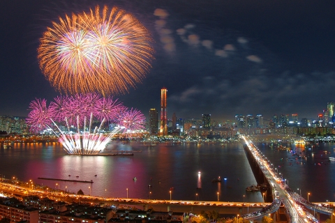 지난 2013년(2013년 10월 5일,토) 개최된 한화와 함께하는 서울세계불꽃축제에서 펼쳐진 화려한 불꽃쇼 장면들