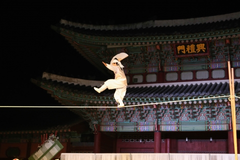 한국문화재재단은 문화체육관광부 후원으로 궁중문화축전 기간 동안 흥례문 광장에서 광화문 전통놀음을 개최한다.