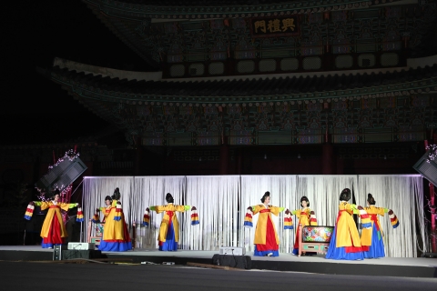한국문화재재단은 문화체육관광부 후원으로 궁중문화축전 기간 동안 흥례문 광장에서 광화문 전통놀음을 개최한다.