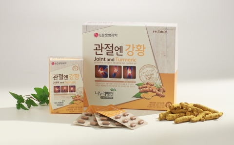 LG생명과학 건강기능식품 리튠이 관절 건강 복합 솔루션 제품 관절엔 강황의 홈쇼핑 론칭 방송을 진행한다.