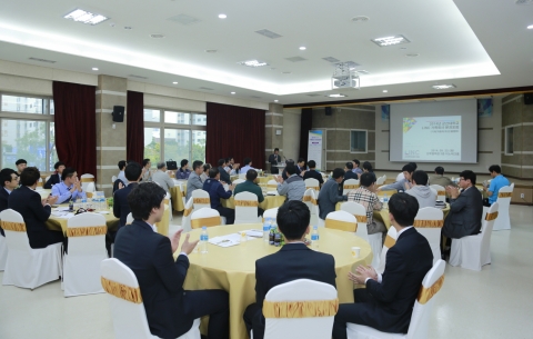 군산대학교 LINC사업단이 군산대학교 산학협력관 2층 이노테크홀에서 분과별 가족회사 초청 포럼을 개최하고 있다.