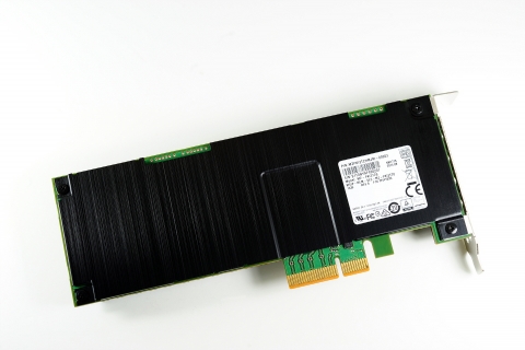 3차원 V낸드기반 3.2TB 카드타입 SSD