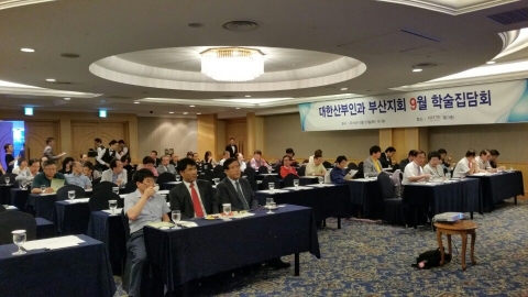 지난 9월 24일 대한산부인과학회 부산지회에서 한국써비코그래피연구회 회장 이태성교수(대구가톨릭대)가 자궁경부암 예방검사로 세포검사와 써비코그래피 병합검사의 중요성에 대해 발표하였다