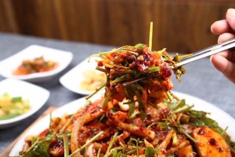 매콤하면서 쫄깃쫄깃한 맛이 남녀노소 누구나 부담없이 즐길 수 있다