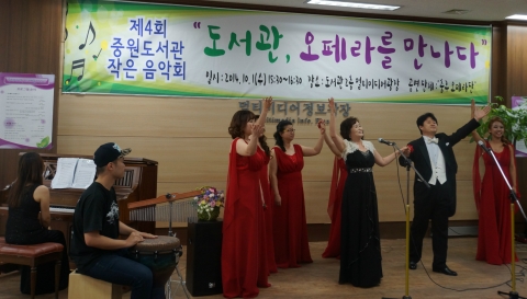 건국대학교 글로컬캠퍼스는 지난 1일 오후 충북 충주시 충원대로 건국대 글로컬캠퍼스 중원도서관 멀티미디어광장에서 제4회 도서관 작은 음악회 도서관, 오페라를 만나다를 개최했다고 5일 밝혔다.