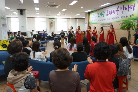 건국대학교 글로컬캠퍼스는 지난 1일 오후 충북 충주시 충원대로 건국대 글로컬캠퍼스 중원도서관 멀티미디어광장에서 제4회 도서관 작은 음악회 ‘도서관, 오페라를 만나다’를 개최했다고 5일 밝혔다.